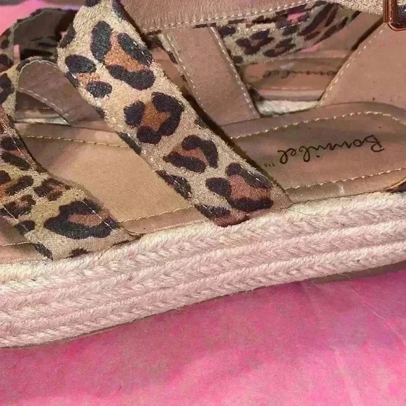 Bonnibel Leopard Sandals 7.5 - Picture 3 of 9